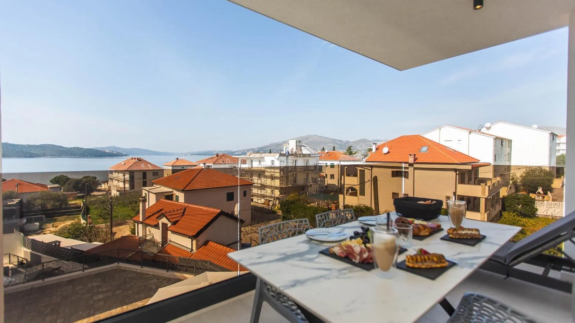 Villa 23 B Heated Pool Trogir Apartment